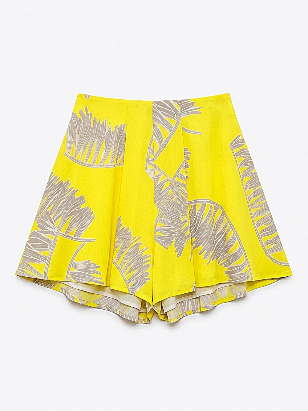 NWT! Solaris Style Women's Yellow Tropical Print Flared Shorts